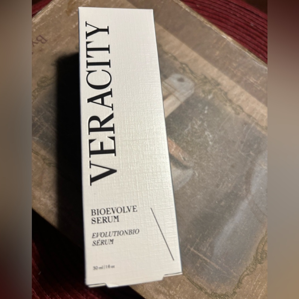 - NWOT VERACITY BIOEVOLVE SERUM